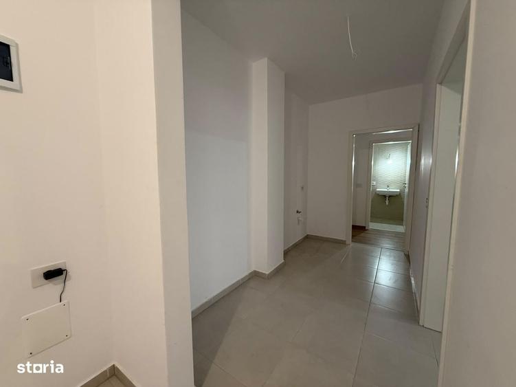 Apartament cu 3 camere decomandat în Tractorul