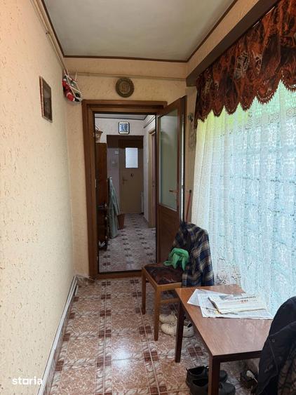 Apartament cu 3 camere decomandat în Calea București