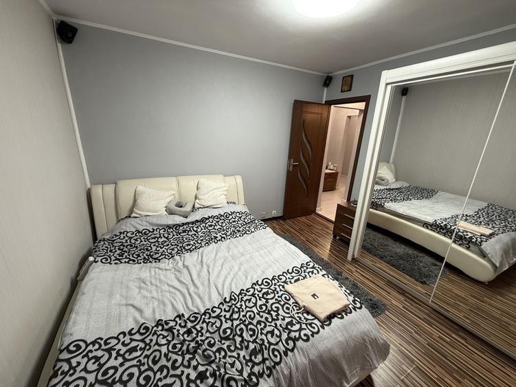 Apartament cu 4 camere decomandat în Radu Negru