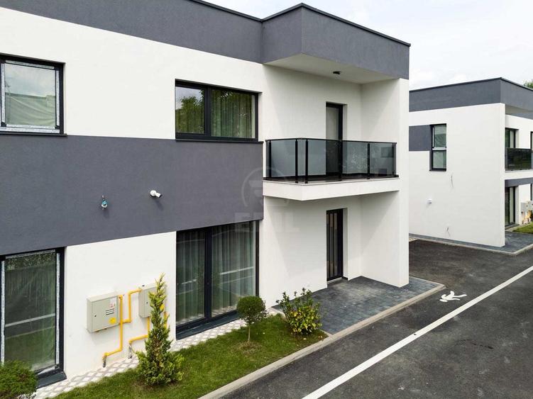 Duplex cu 5 camere cu Canalizare în Florești