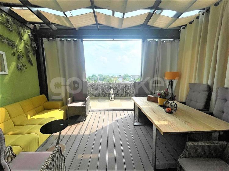 Penthouse cu 3 camere decomandat, mobilat în Central