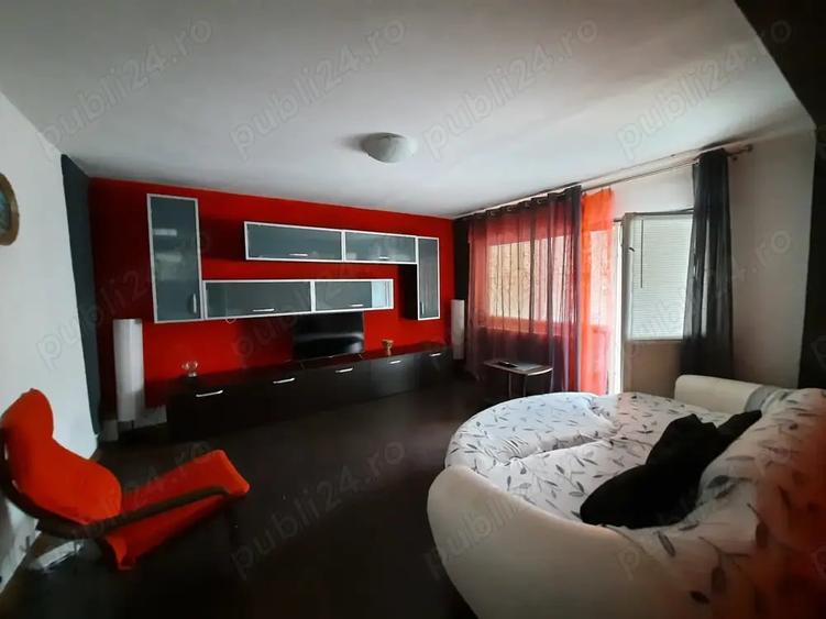 Apartament cu 3 camere decomandat în Mircea-Vodă