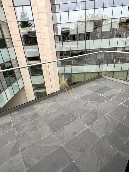 Apartament cu 3 camere, mobilat în Victoriei