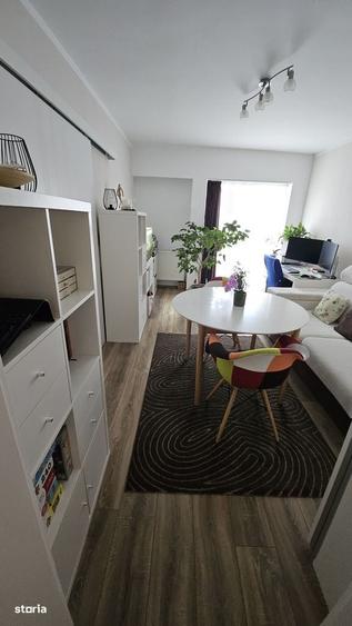Apartament cu 4 camere decomandat în Noua