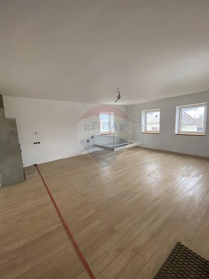 Casă cu Teren 2810 Mp în Chirpăr