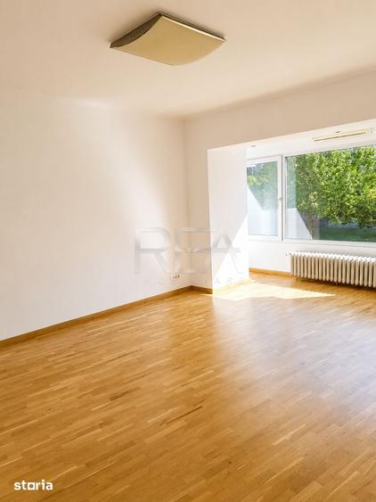 Apartament cu 4 camere semidecomandat în Centrul Civic