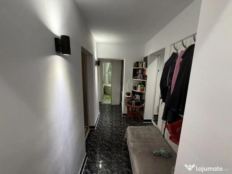 Apartament cu 4 camere decomandat în Central