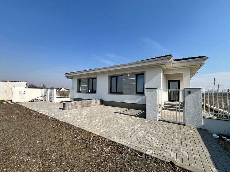 Duplex cu 3 camere cu Canalizare în Covaci