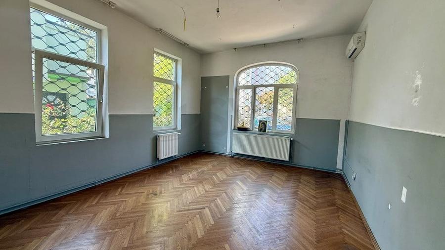 Casă cu 5 camere cu Teren 387 Mp în Muncii