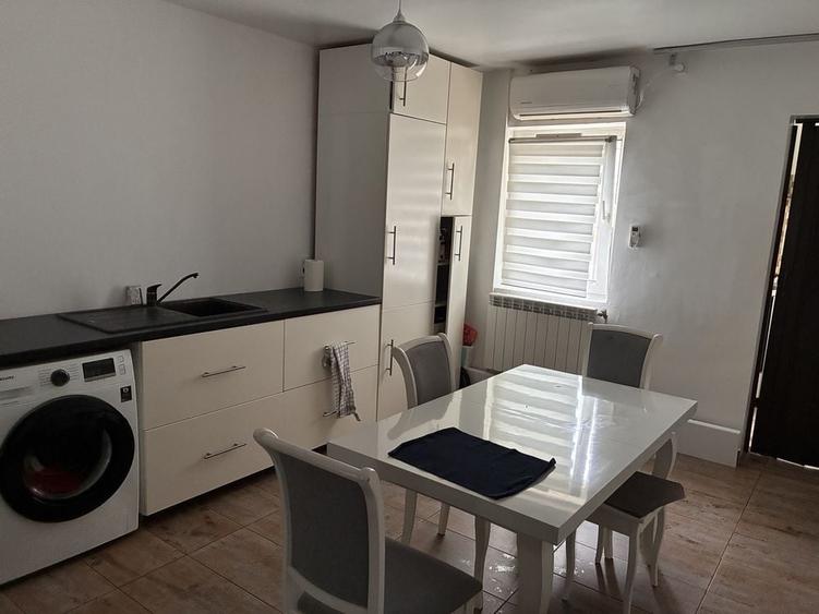 Apartament cu 3 camere decomandat în Exterior Vest