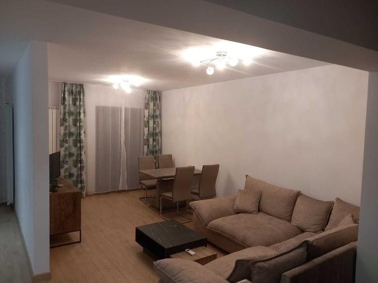 Apartament cu 3 camere decomandat în Drumul Taberei