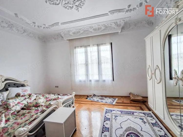 Casă cu 13 camere cu Teren 406 Mp în Recaș