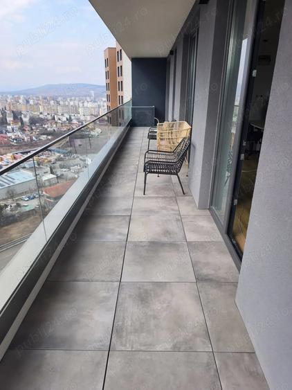 Apartament cu 4 camere decomandat în Sud