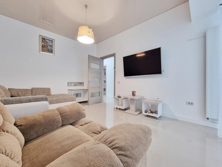 Apartament cu 2 camere decomandat, mobilat în Est