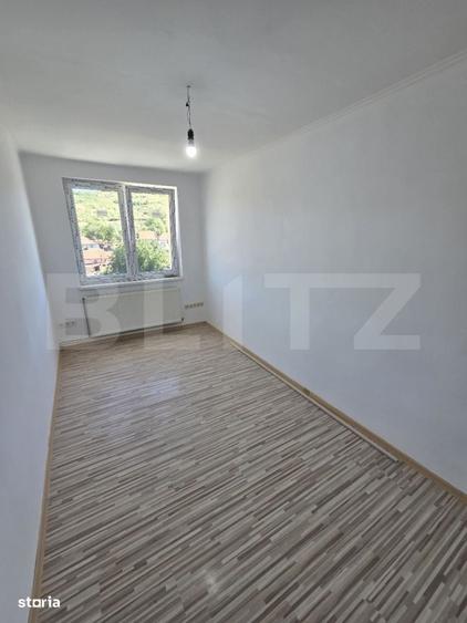 Apartament cu 3 camere decomandat în Derșida