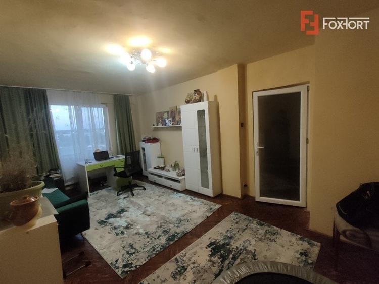 Apartament cu 4 camere decomandat, mobilat în Buziașului