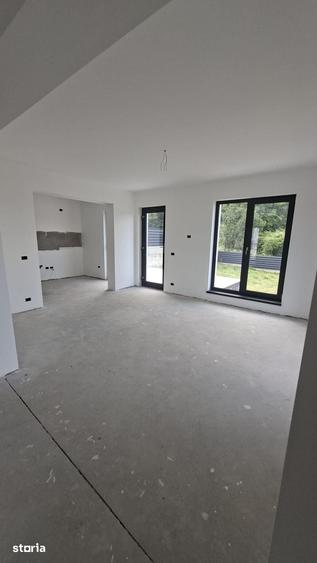 Casă cu 4 camere cu Teren 601 Mp în Central