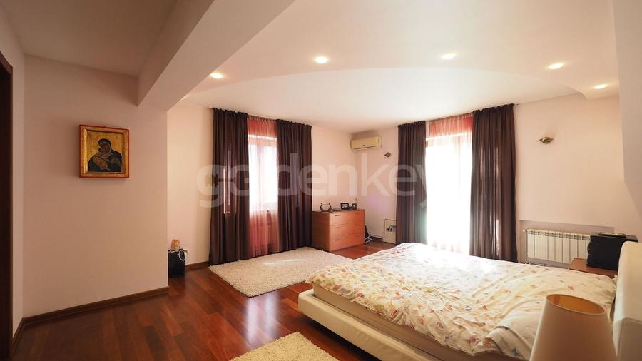Vila cu 9 camere, 5 bai | D+P+1+M | 416mp teren - 10