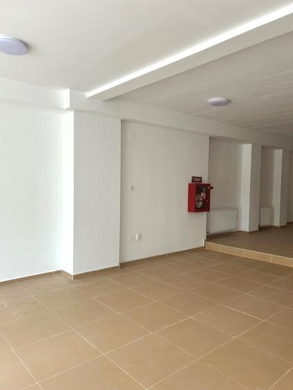 Spațiu comercial, de 82.400001525879 mp, în Central