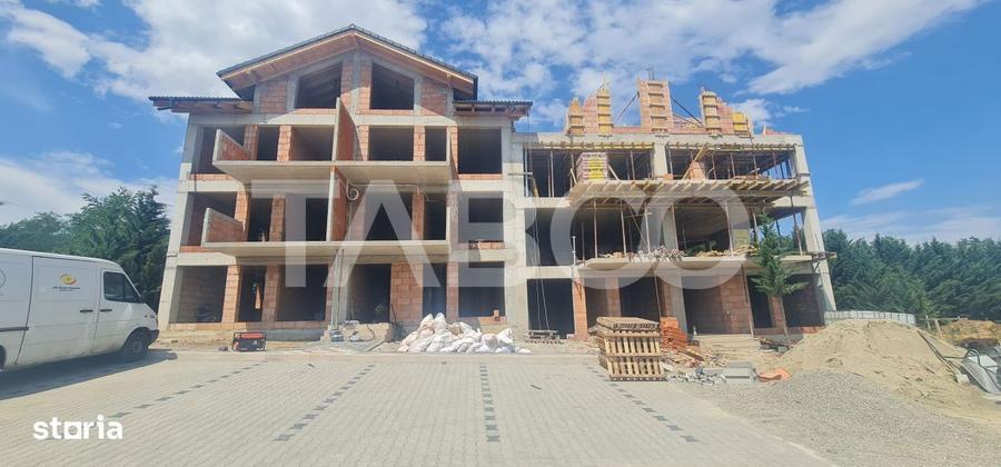 Apartament cu 3 camere decomandat în Cristian — fotografia 1