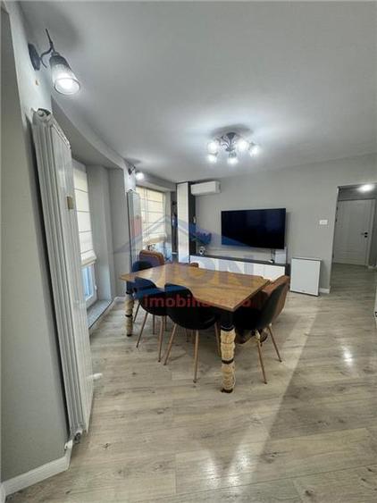 Apartament cu 3 camere decomandat, mobilat în Decebal