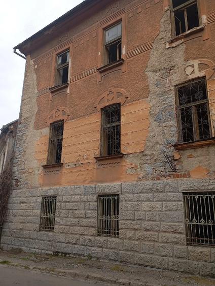 Casă cu Teren 860 Mp în Central