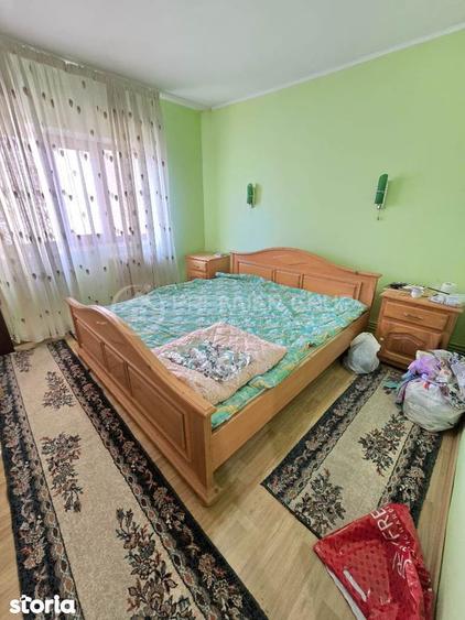 Apartament cu 3 camere decomandat în Nicolina