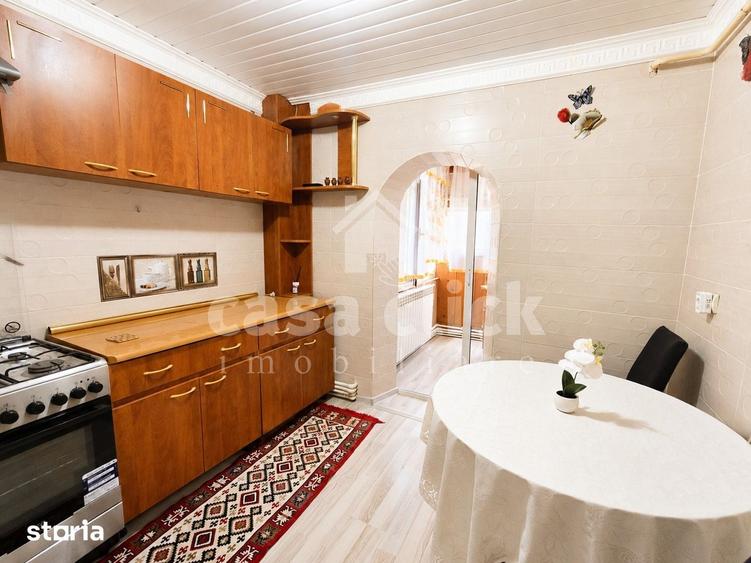 Apartament cu 3 camere decomandat în Piața Centrală