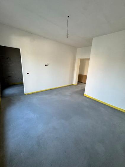 Casă cu 4 camere cu Teren 694 Mp în Satu Nou de Jos