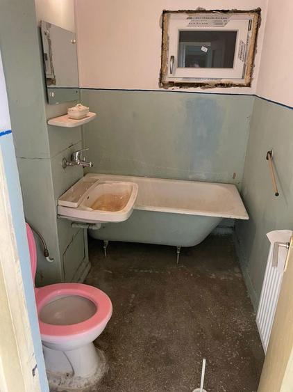 Apartament cu 2 camere semidecomandat în Craiovița Nouă