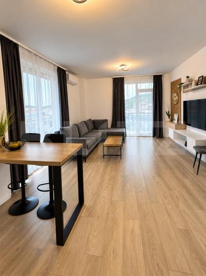 Apartament cu 3 camere decomandat, mobilat în Calea Moldovei