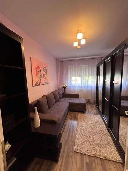 Apartament cu 3 camere decomandat în Răcădău