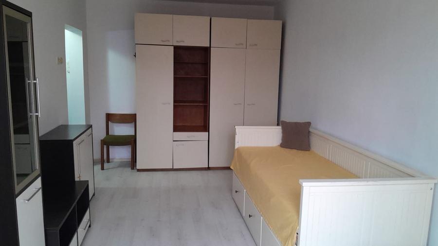 Garsonieră decomandată în Central