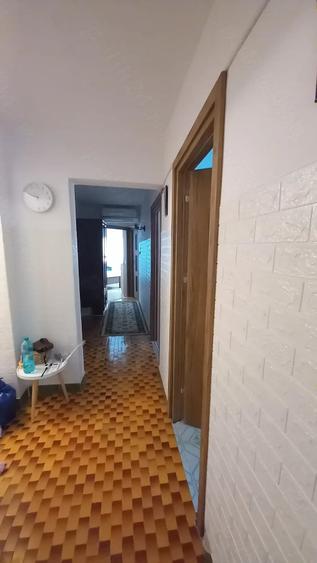 Apartament cu 3 camere decomandat în Casa de Cultură