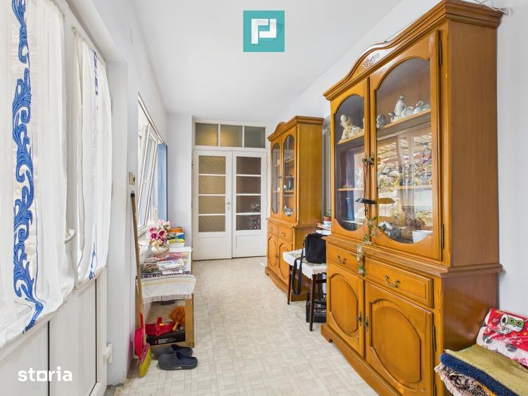 Casă cu 9 camere cu Teren 899 Mp în Ghioroc