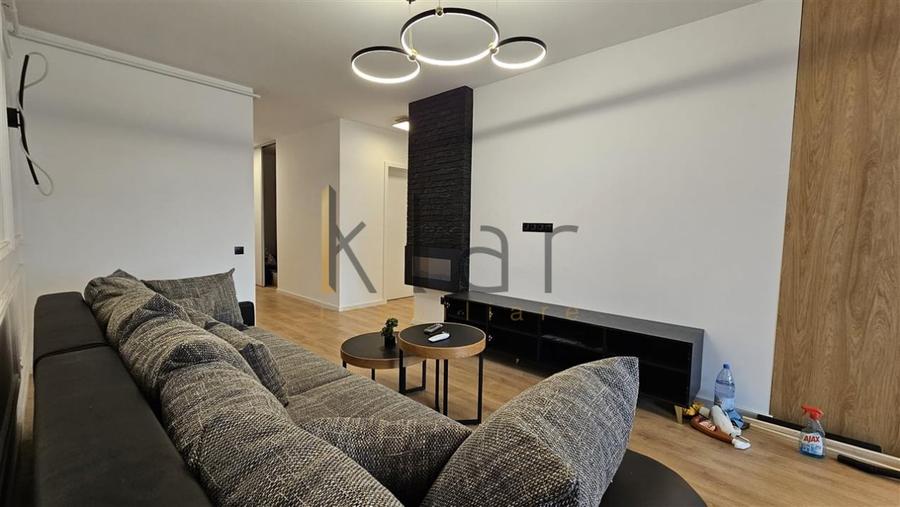 Apartament cu 3 camere semidecomandat, mobilat în Zorilor