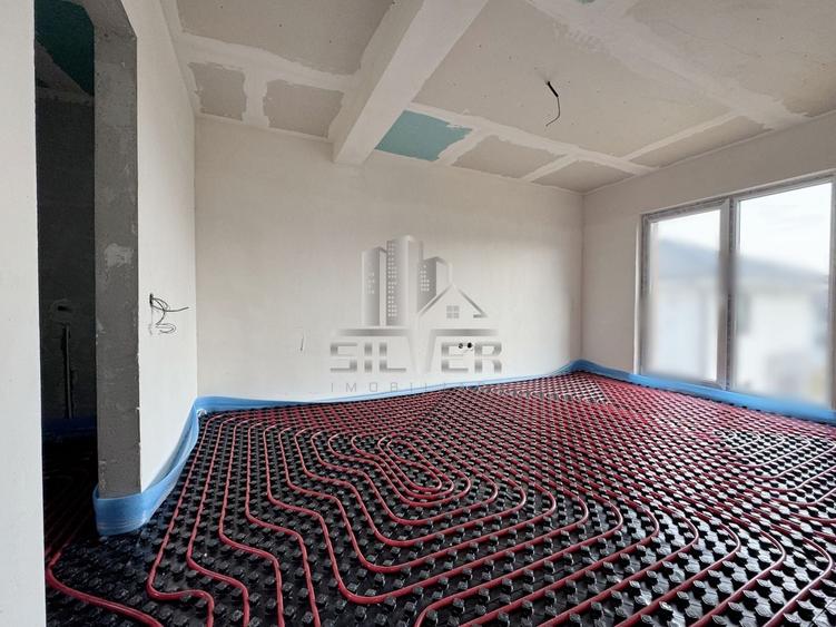 Duplex cu 5 camere cu Canalizare în Chinteni