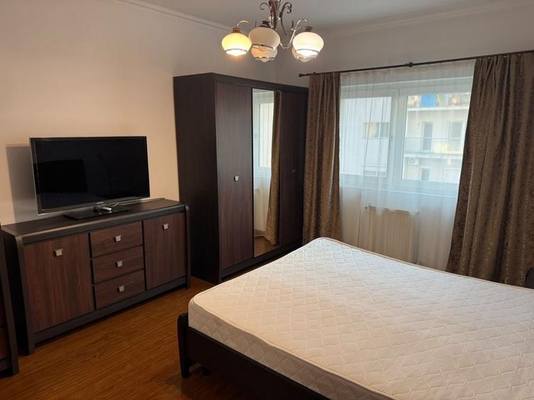 Apartament cu 3 camere decomandat în Militari