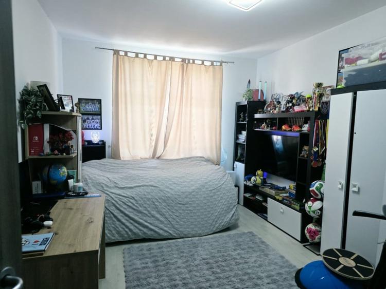 Apartament cu 3 camere semidecomandat în Florești — fotografia 1
