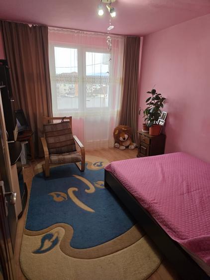 Apartament cu 3 camere semidecomandat în Central