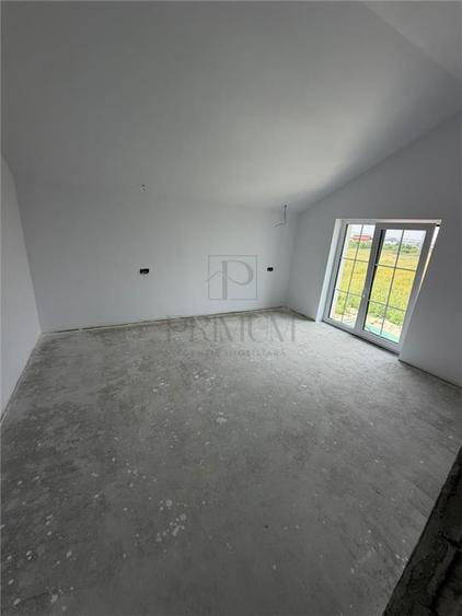 Duplex cu 5 camere cu Canalizare în Moșnița Nouă