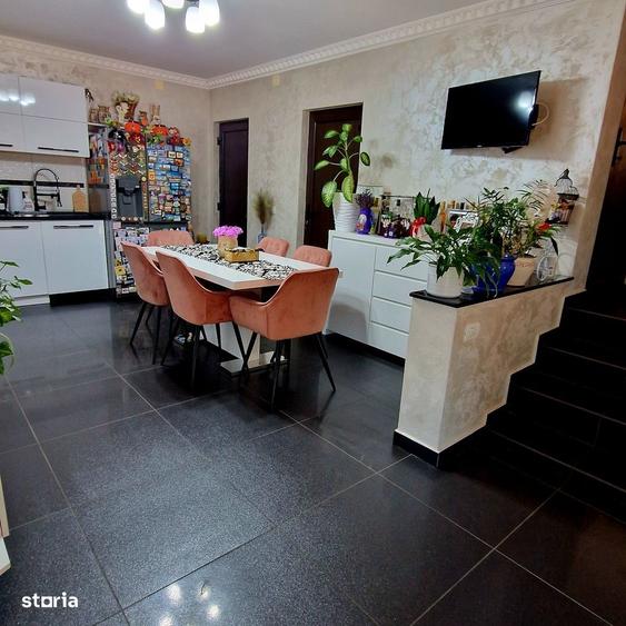 Casă cu 4 camere cu Teren 1458 Mp în Aradul Nou