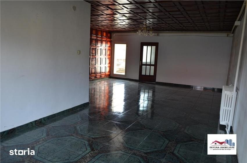 Casă cu 7 camere cu Teren 800 Mp în Central