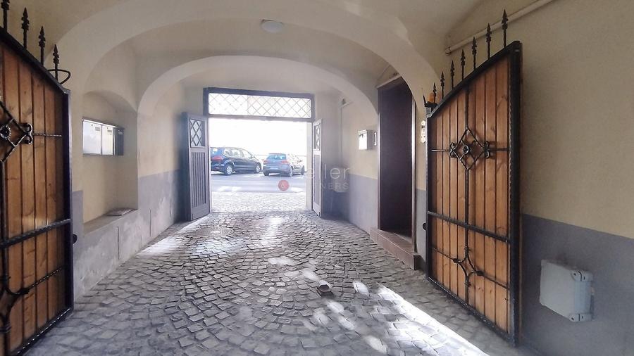 Apartament cu 2 camere semidecomandat în Centrul Istoric