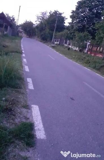Casă cu 4 camere cu Teren 400 Mp în Călinești