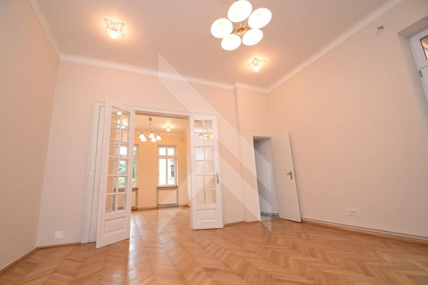 Apartament cu 4 camere decomandat în Cotroceni