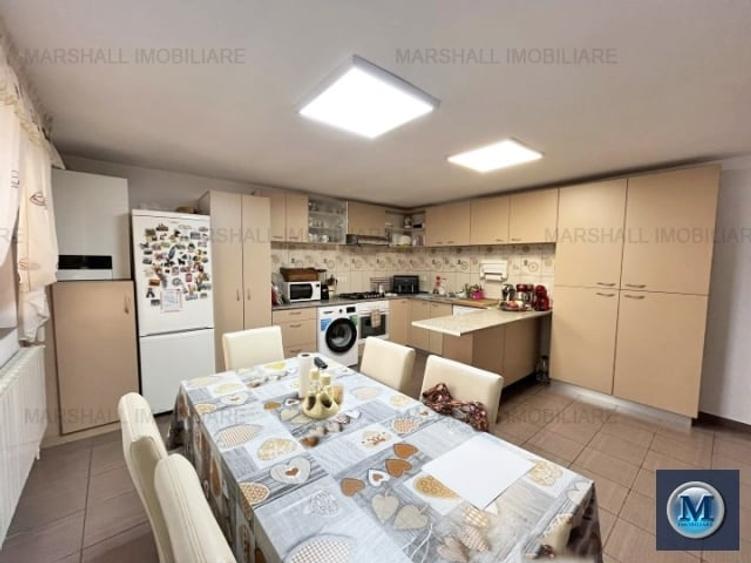 Casă cu 4 camere cu Garaj în Bărcănești
