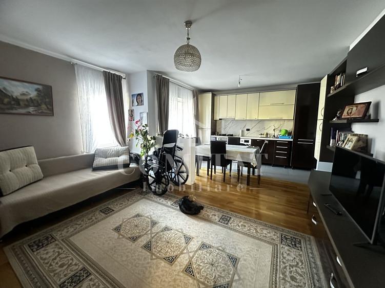 Apartament cu 3 camere semidecomandat, mobilat în Florești — fotografia 1
