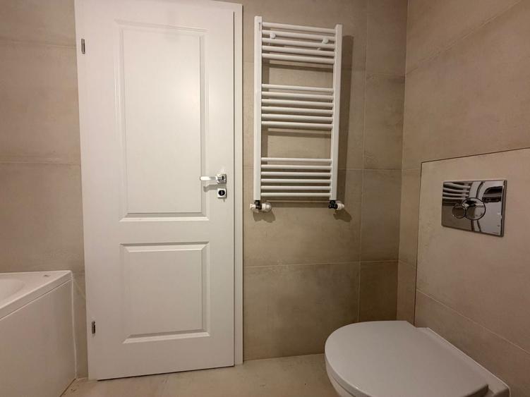 Apartament cu 3 camere în Sisești