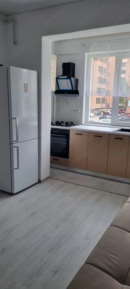 Apartament cu 2 camere semidecomandat în Roșu